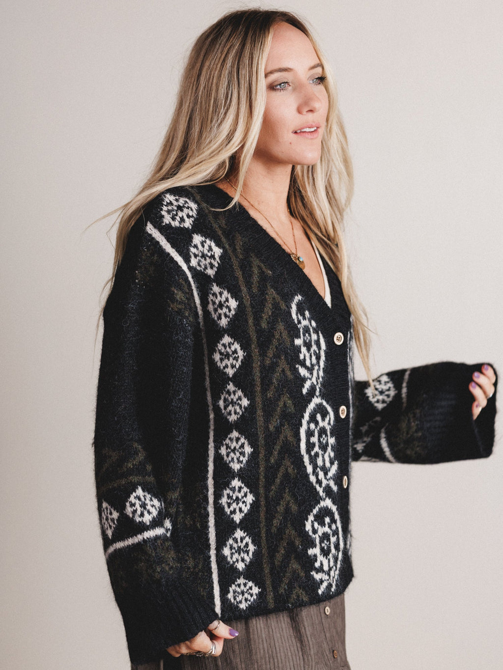 Fall Gaze Sweater - Black