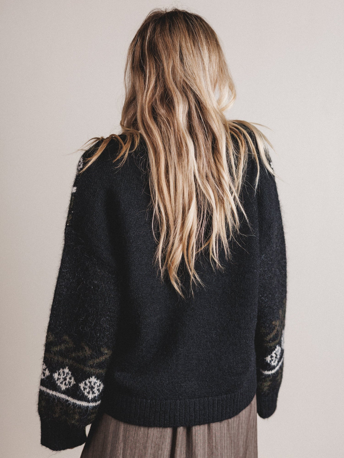 Fall Gaze Sweater - Black